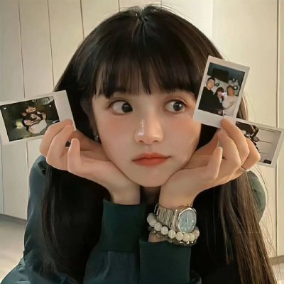 与一位女士合影